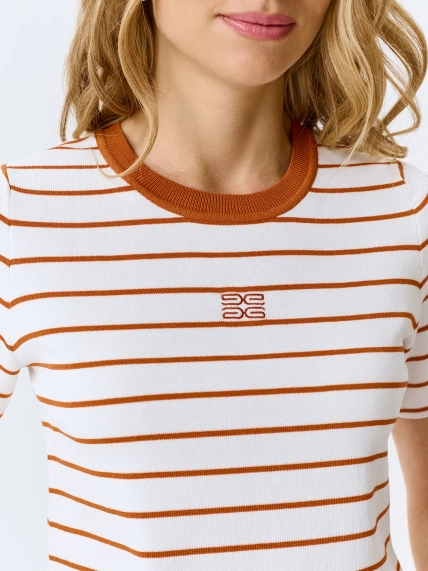 Вязаная футболка в полоску