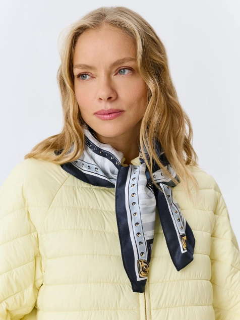 Шелковый шейный платок с ярким принтом