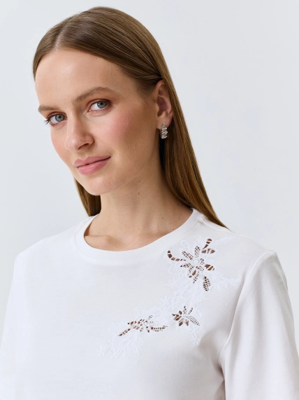 Футболка с ажурным декором
