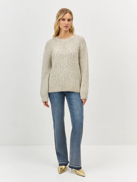 Объемный джемпер с мерцающими пайетками