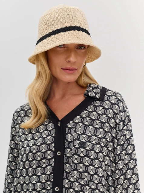 Вязаная панама с контрастной полосой