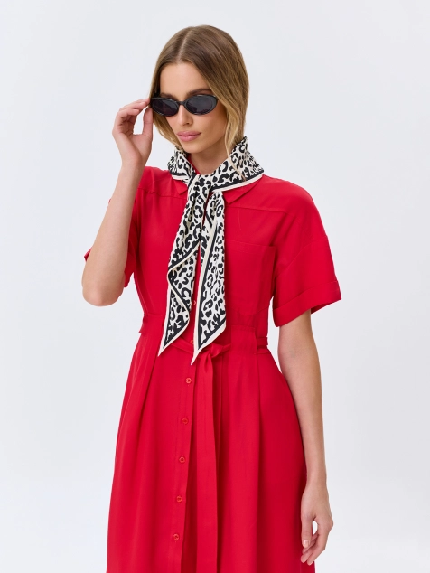 Тонкая косынка с анималистичным принтом