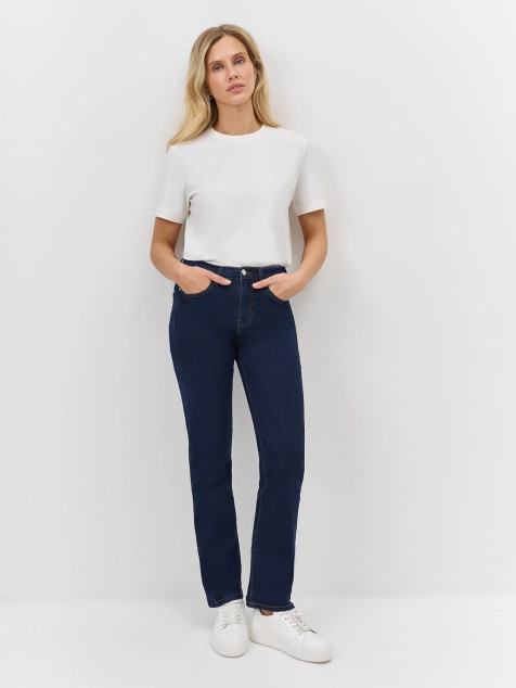 Классические прямые джинсы