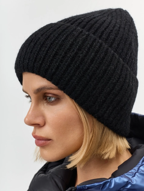 Шапка бини с люрексом и пайетками