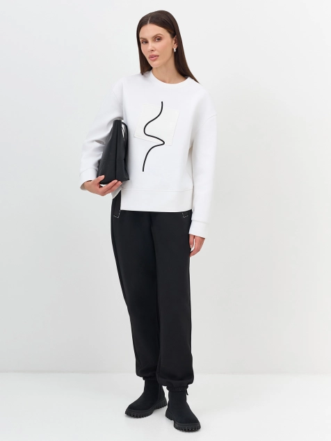 Свитшот с минималистичным принтом