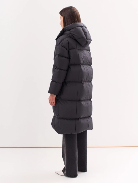 Удлиненный пуховик с акцентными складками
