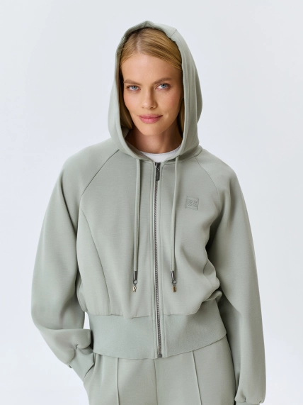 Укороченный бомбер с капюшоном