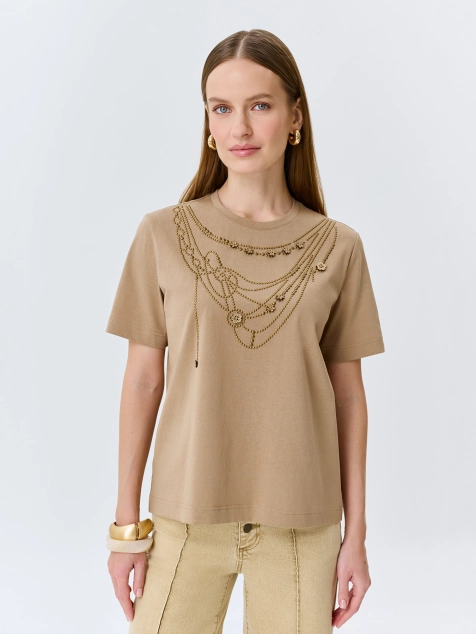 Футболка с акцентным декором