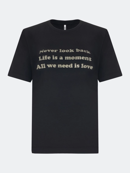 Минималистичная футболка с шрифтовым принтом