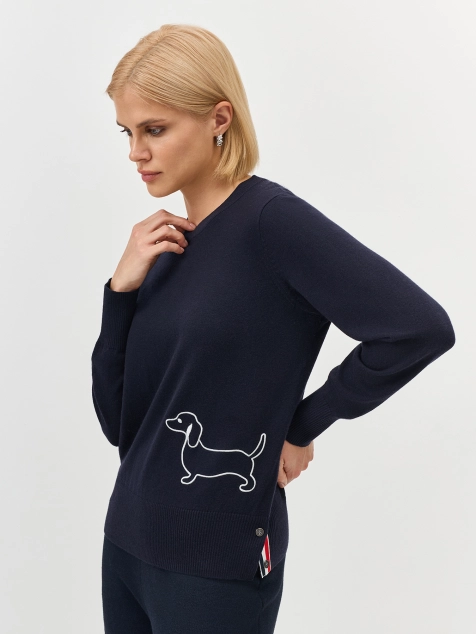 Джемпер с контрастной вышивкой