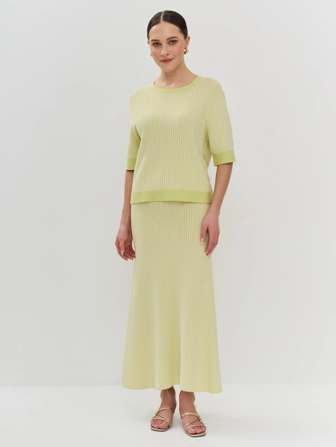 Вязаная юбка-миди в тонкую полоску