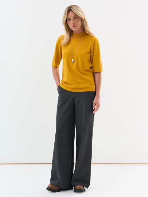 Уютный джемпер с коротким рукавом