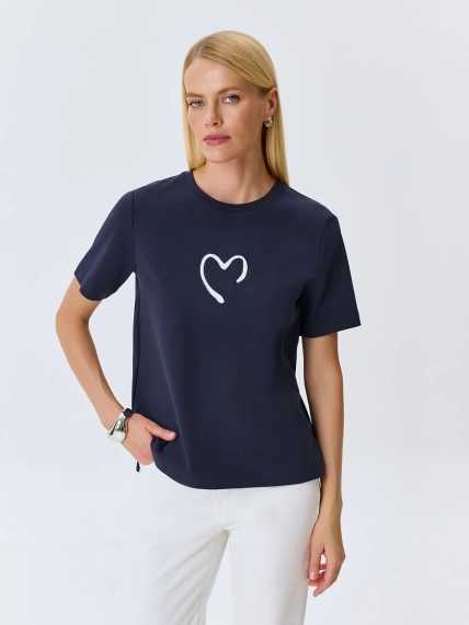 Футболка с контрастной вышивкой