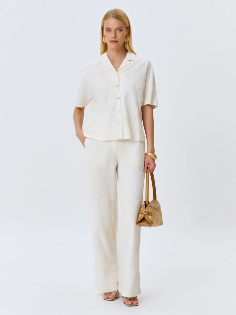 Льняная блузка в вышивкой