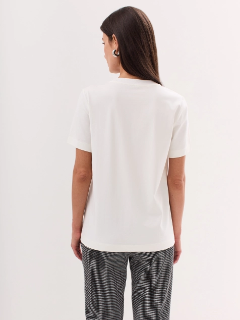 Базовая футболка из высококачественного трикотажа