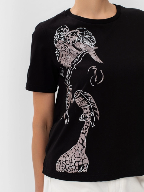 Футболка с акцентным принтом из бусин