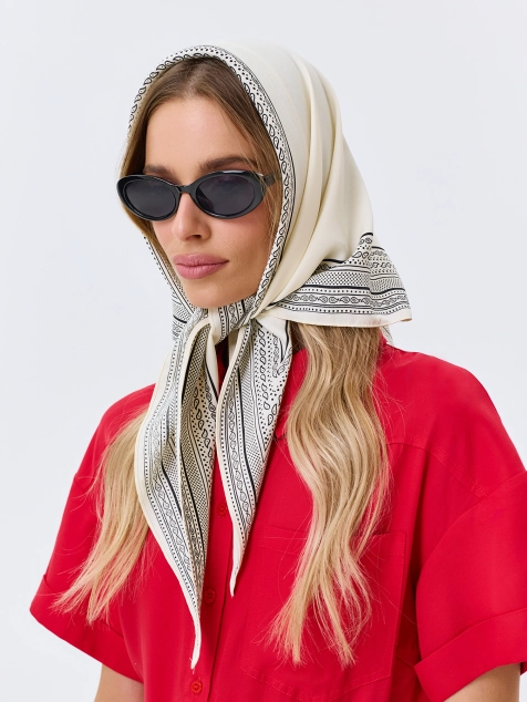 Тонкая косынка с монохромным принтом