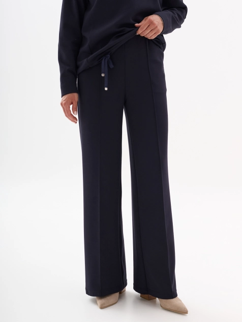 Трикотажные брюки с минималистичной вышивкой