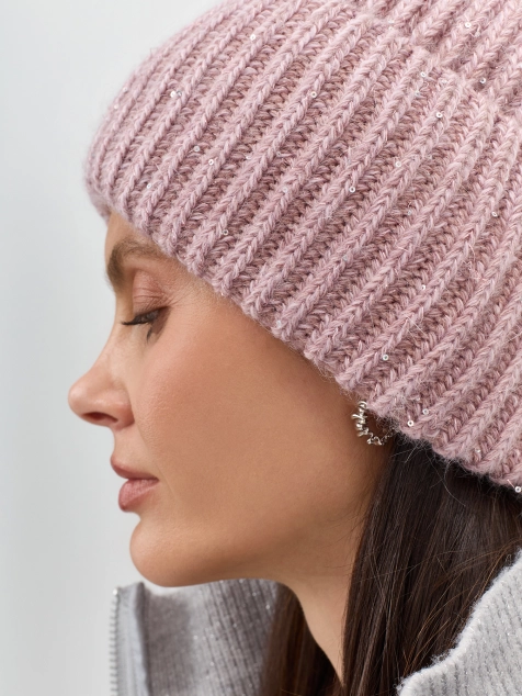 Шапка в рубчик с деликатным люрексом