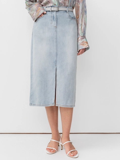 Джинсовая юбка с разрезом и потертостями