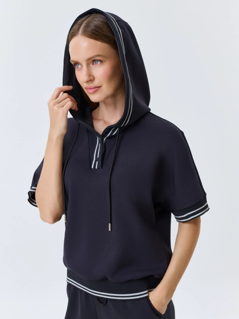 Трикотажный джемпер с капюшоном