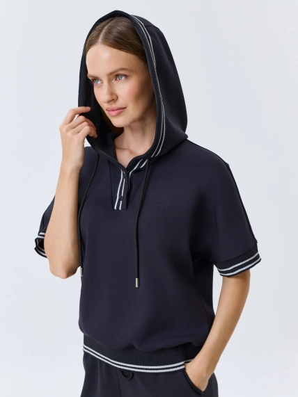 Трикотажный джемпер с капюшоном