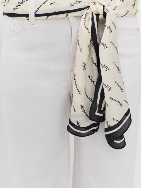 Тонкий шарф с шрифтовым принтом