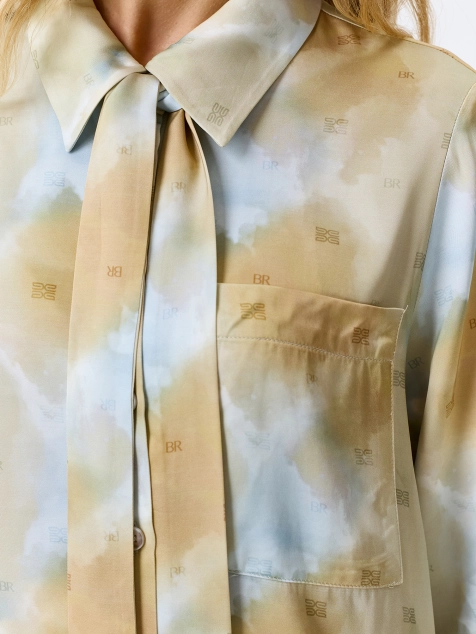 Блузка из вискозы с шарфом-твилли