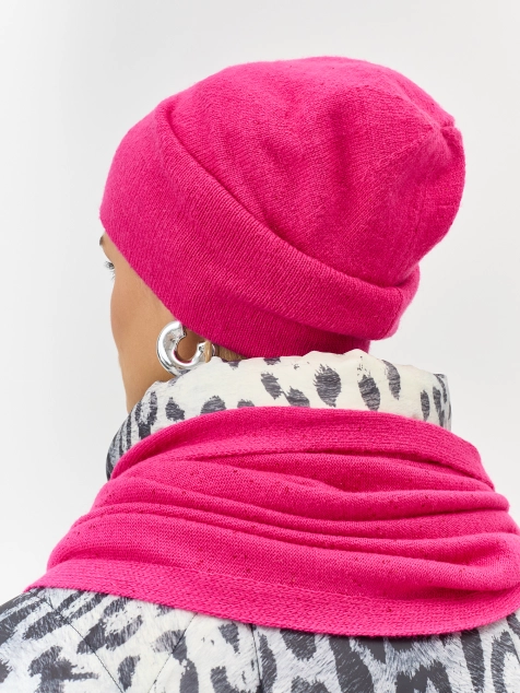 Тонкая шапка с пайетками