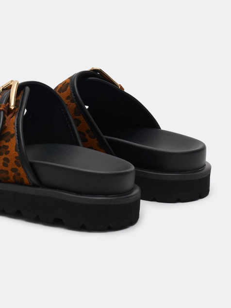 Сабо с анималистичным принтом