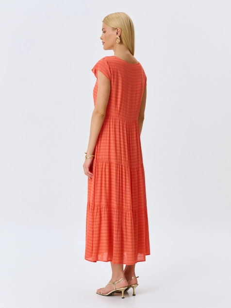 Яркое платье из 100% района