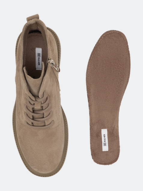 Замшевые ботинки с оригинальным вырезом