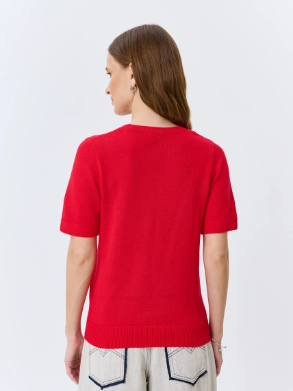 Яркий джемпер из района