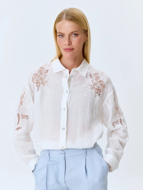 Полупрозрачная блузка с ажурной вышивкой
