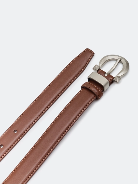 Узкий кожаный ремень с акцентной пряжкой