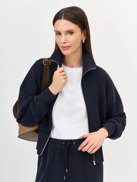 Укороченный бомбер с высоким воротником