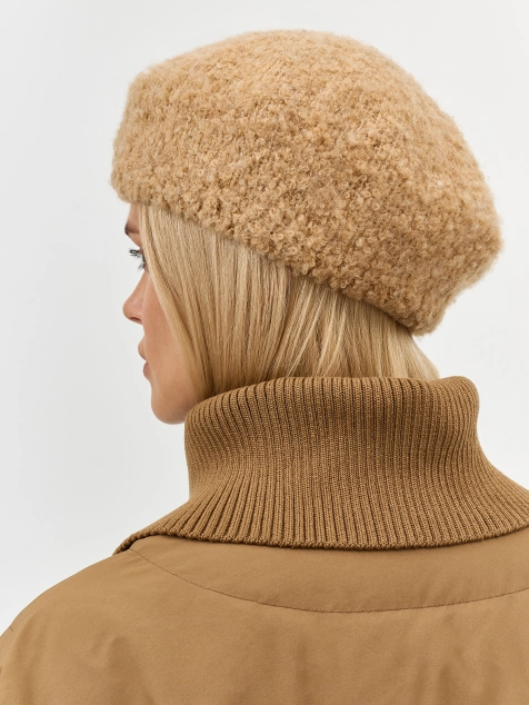 Мягкий берет с шерстью