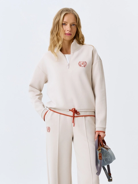 Свитшот с высоким воротником