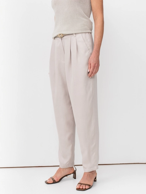 Брюки свободного силуэта со складками