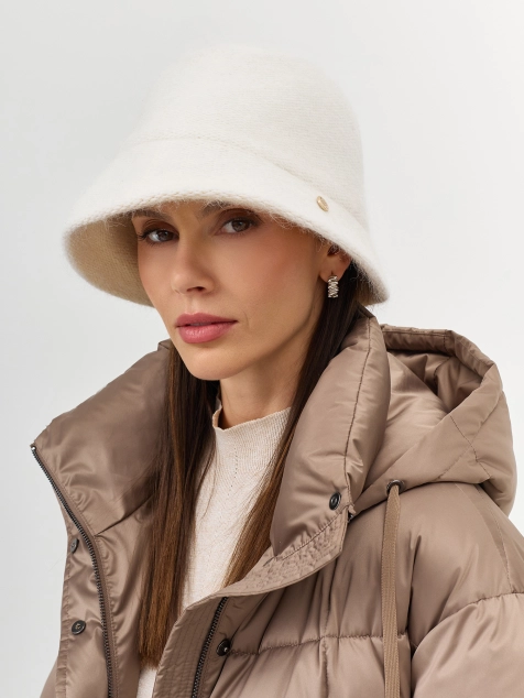 Вязаная шляпа с ангорой