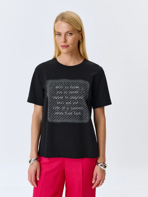 Футболка с мерцающей вышивкой и принтом