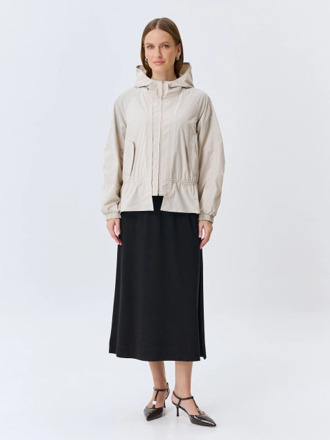 Легкая ветровка с капюшоном