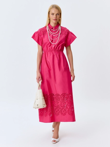 Яркое платье с вышивкой ришелье