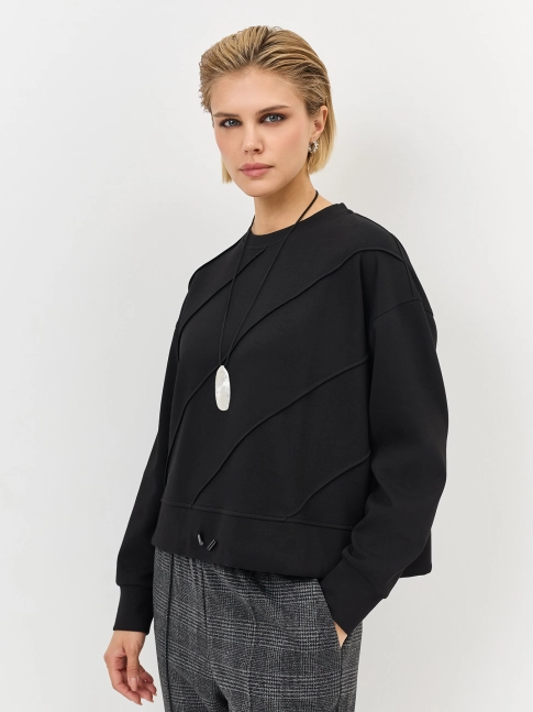 Свитшот с декоративными строчками