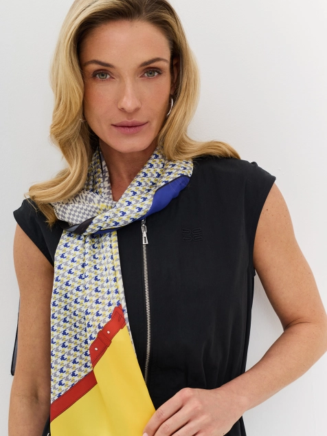 Тонкий яркий шарф с принтом "гусиная лапка"