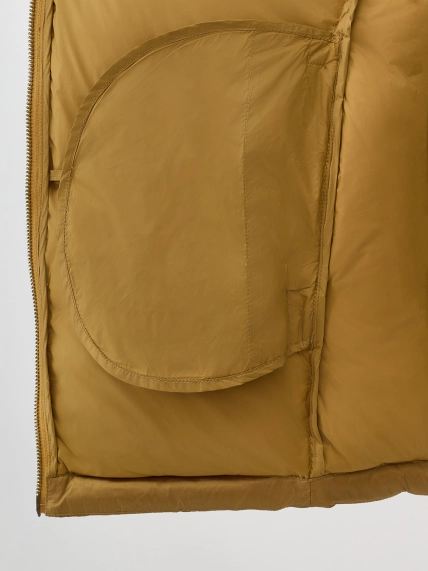 Яркая куртка с эффектом металлик