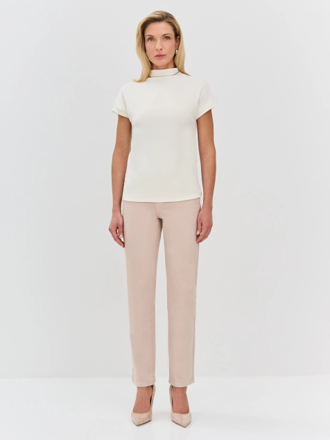 Бежевые джинсы прямого силуэта