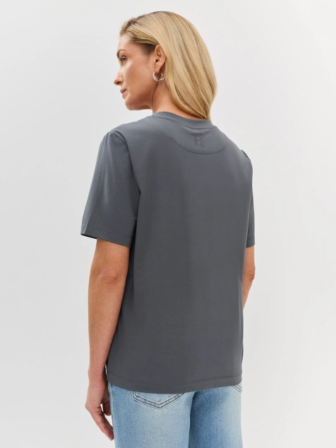 Футболка со стразами в цвет