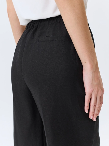 Льняные брюки с мягкими стрелками