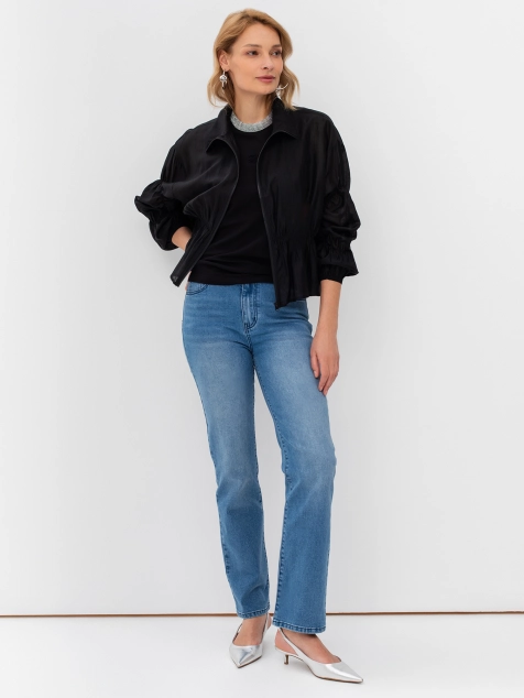 Полупрозрачная блузка с высоким воротником